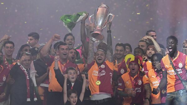 Galatasaray şampiyonluk kupasını aldı - Sputnik Türkiye