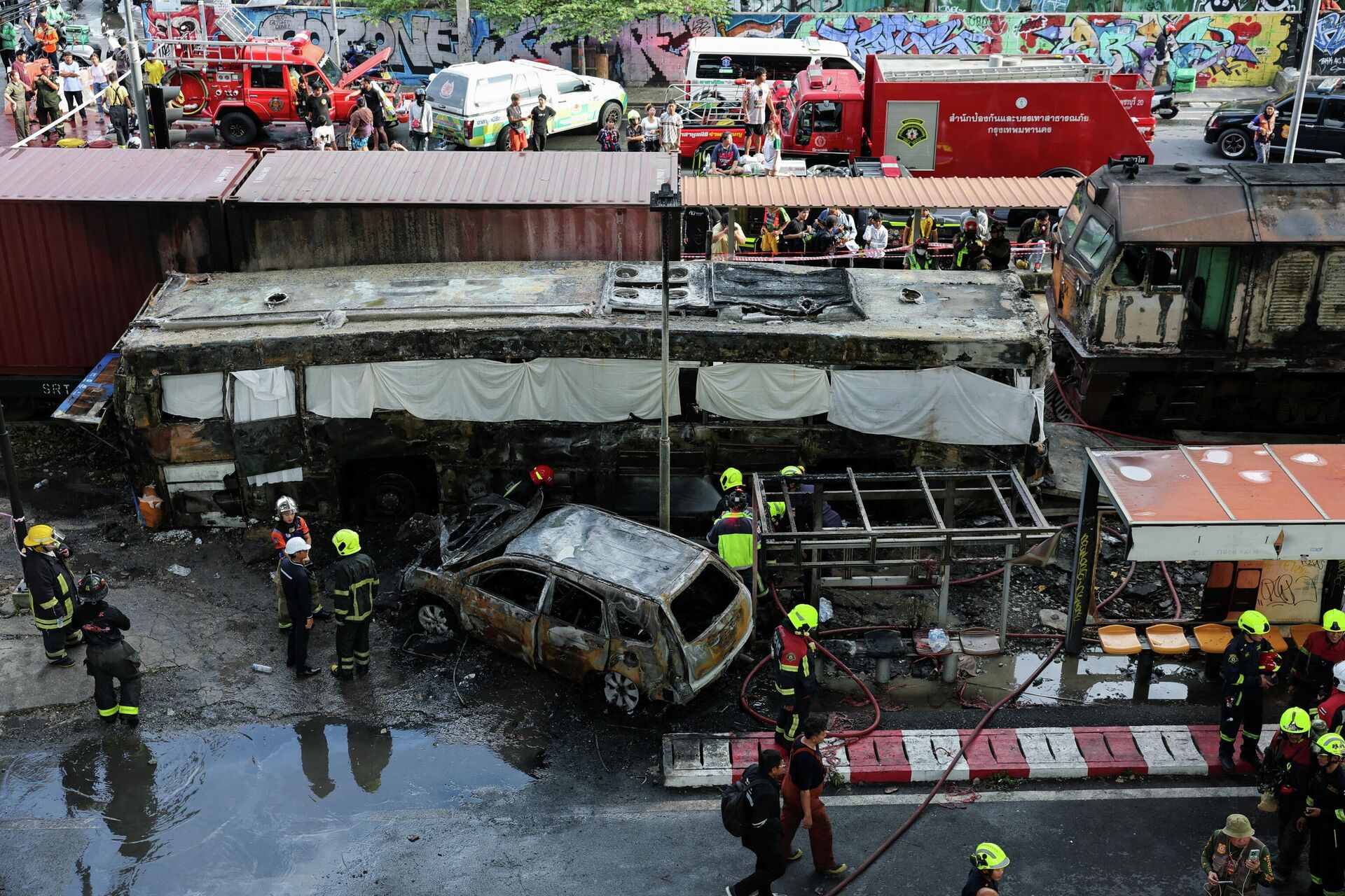 Tayland'ın başkenti Bangkok'ta tren ile otobüsün çarpışması sonucu en az 8 kişi öldü - Sputnik Türkiye, 1920, 16.05.2026