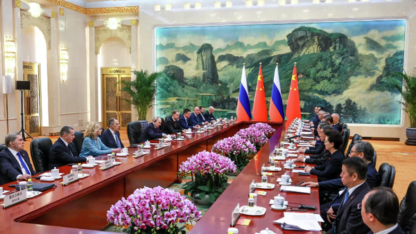 Pekin'de Putin-Şi heyetler arası görüşme Pekin'de Putin-Şi heyetler arası görüşme - Sputnik Türkiye