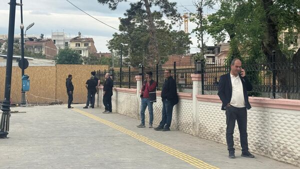 Malatya'nın Battalgazi ilçesinde saat 09.00'da 5,6 büyüklüğünde deprem meydana geldi. Kent merkezinde depremi hisseden bazı vatandaşlar, sokağa çıktı.
 - Sputnik Türkiye