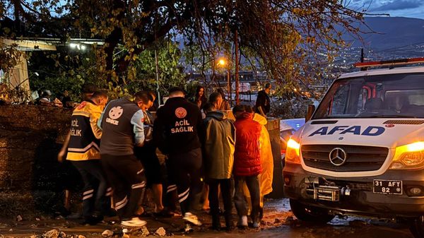 Hatay'ın merkez Antakya ilçesinde sağanak nedeniyle çöken evdeki 1 kişi yaşamını yitirdi. - Sputnik Türkiye