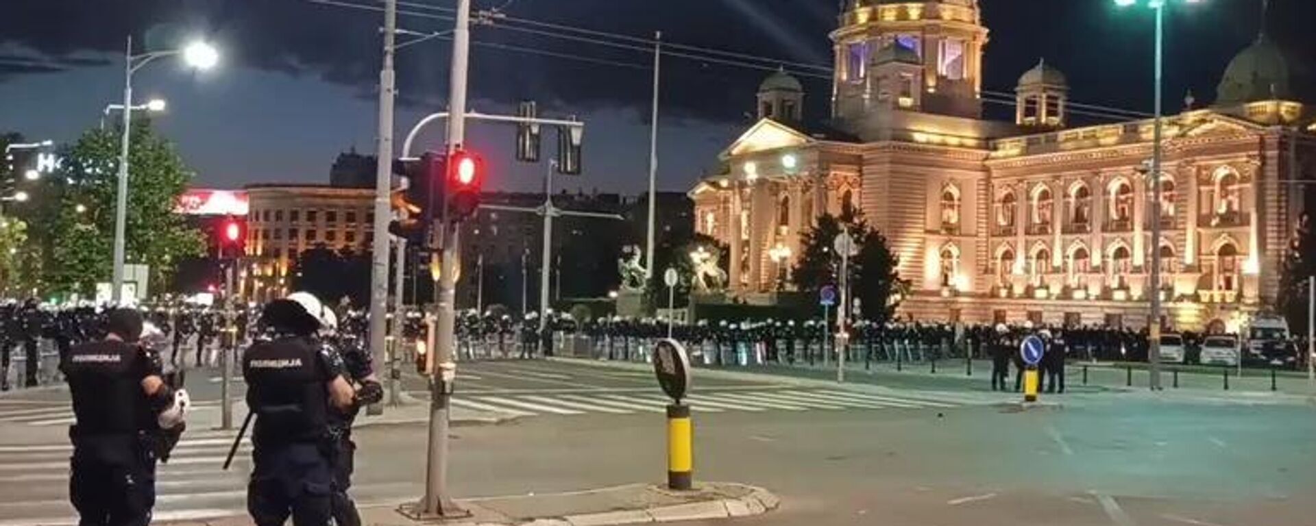 Belgrad’da protestocular ile polis arasında çatışma - Sputnik Türkiye, 1920, 23.05.2026