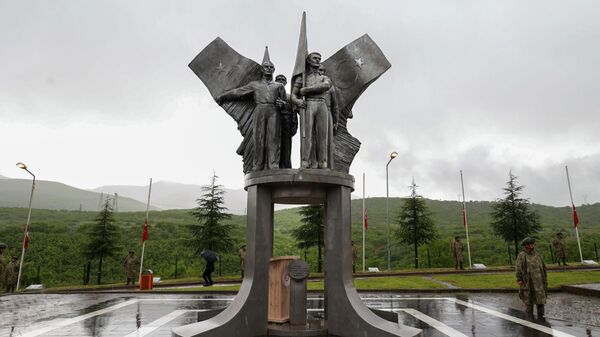 33 Er Şehitler Anıtı - Sputnik Türkiye