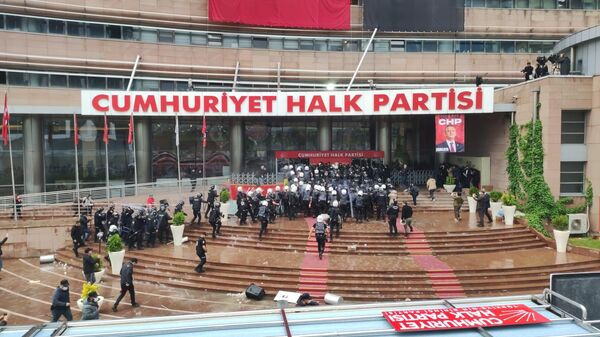 CHP Genel Merkezi'ne polis girişi başladı - Sputnik Türkiye