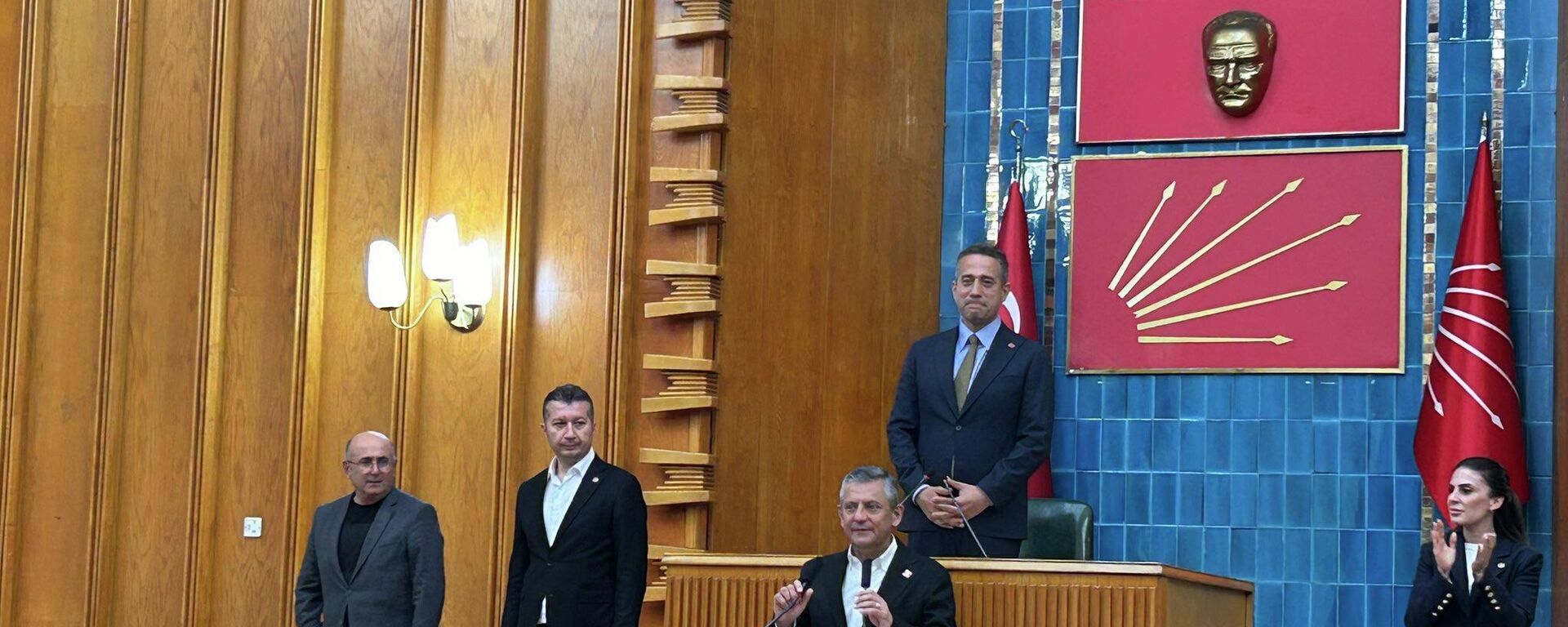 Özgür Özel - Sputnik Türkiye, 1920, 24.05.2026