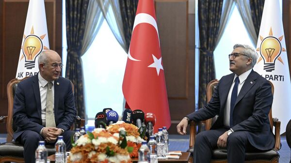 AK Parti ve CHP 3 bayram sonra bayramlaştı - Sputnik Türkiye