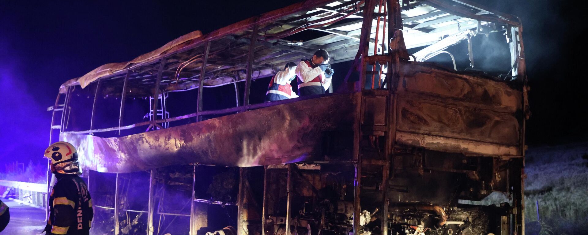 Denizli'de facia yaşandı: Bariyere çarpıp yanan otobüste biri bebek 8 ölü, 33 yaralı - Sputnik Türkiye, 1920, 31.05.2026
