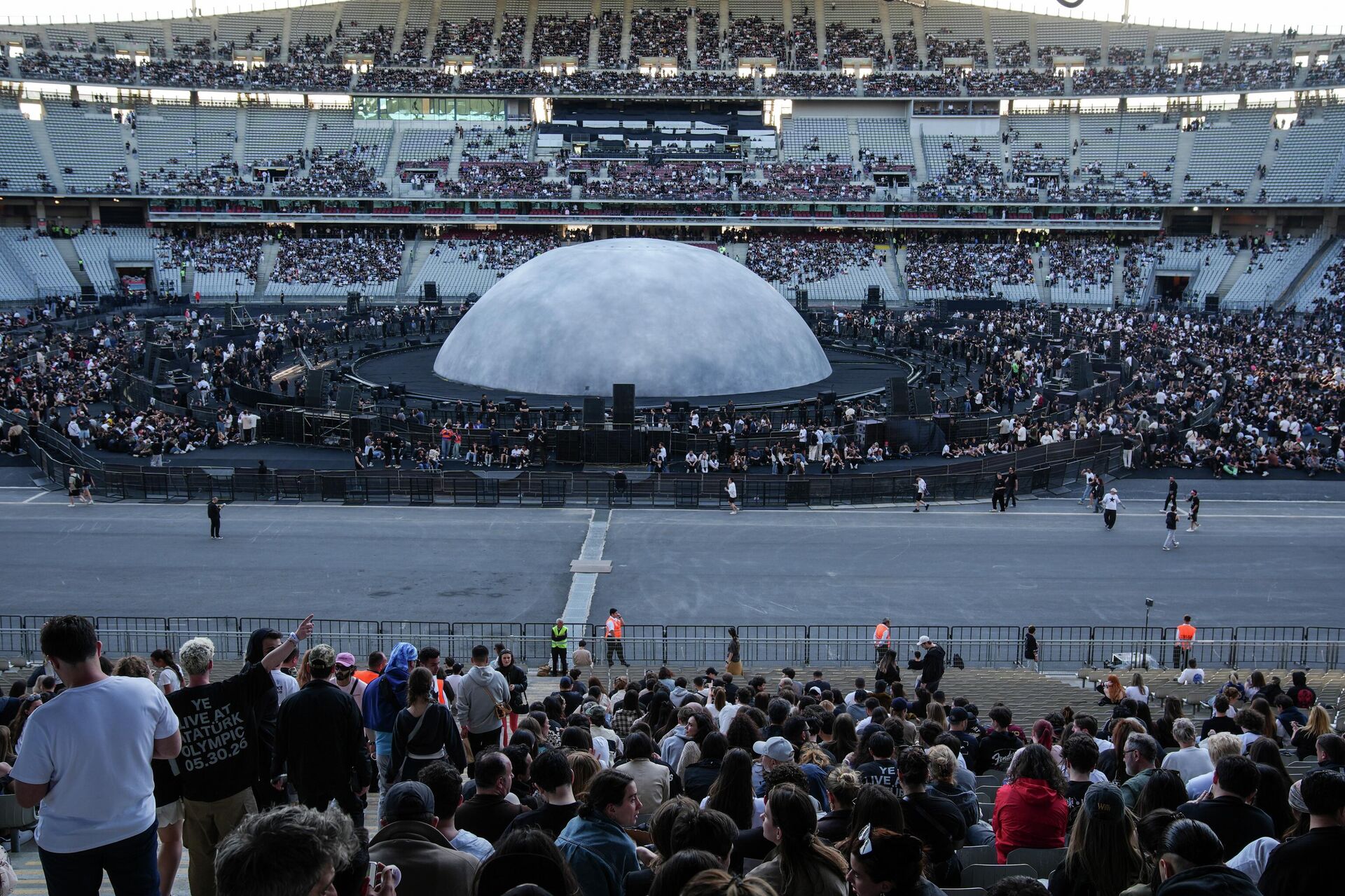 Kanye West İstanbul'da konser verdi: Yaklaşık 120 bin kişi izledi, ünlüler akın etti - Sputnik Türkiye, 1920, 31.05.2026