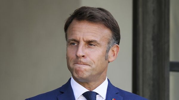 French President Emmanuel Macron gestures at the Elysee Palace as French left-wing coalition accuses Emmanuel Macron of denying democracy after he has rejected the New Popular Front's candidate to form a new government following last month's inconclusive election, Tuesday, Aug. 27, 2024 in Paris. - Sputnik Türkiye