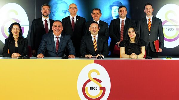 Galatasaray'da Dursun Özbek ile yönetimi mazbatalarını aldı - Sputnik Türkiye