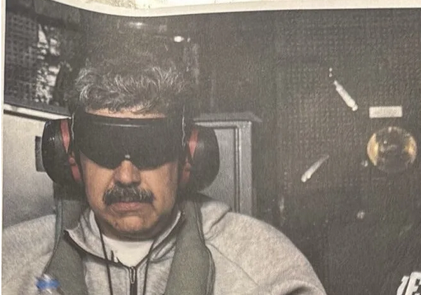 Venezuelan President Nicolas Maduro aboard the USS Iwo Jima after his kidnapping by US forces. Social media photo. - Sputnik Türkiye