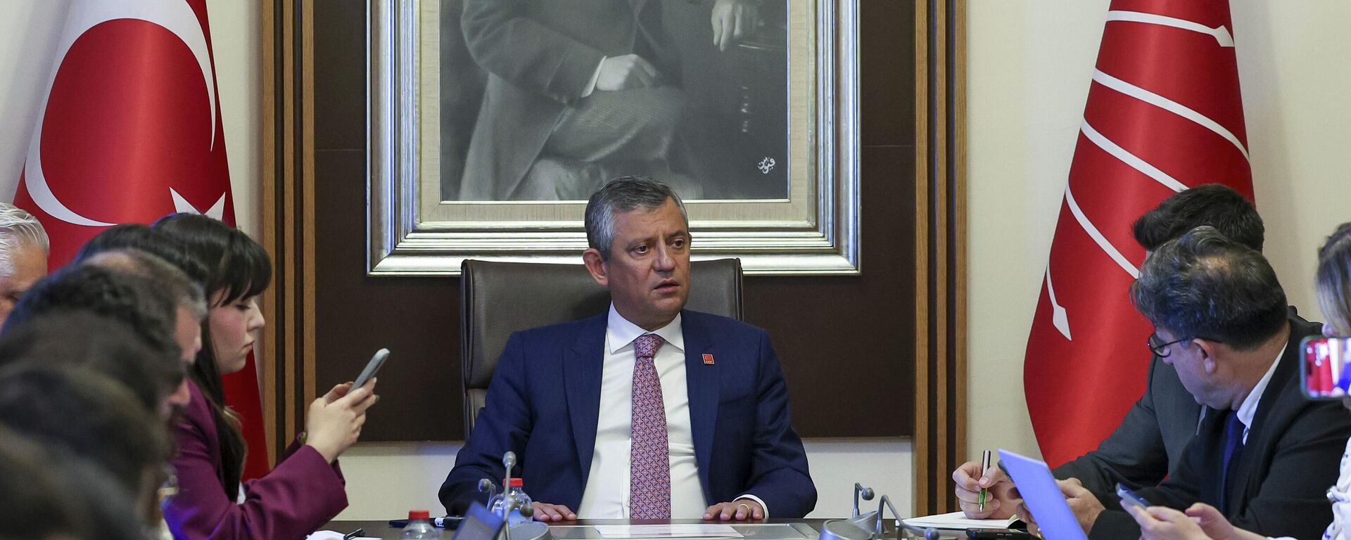 Özgür Özel - Sputnik Türkiye, 1920, 03.06.2026