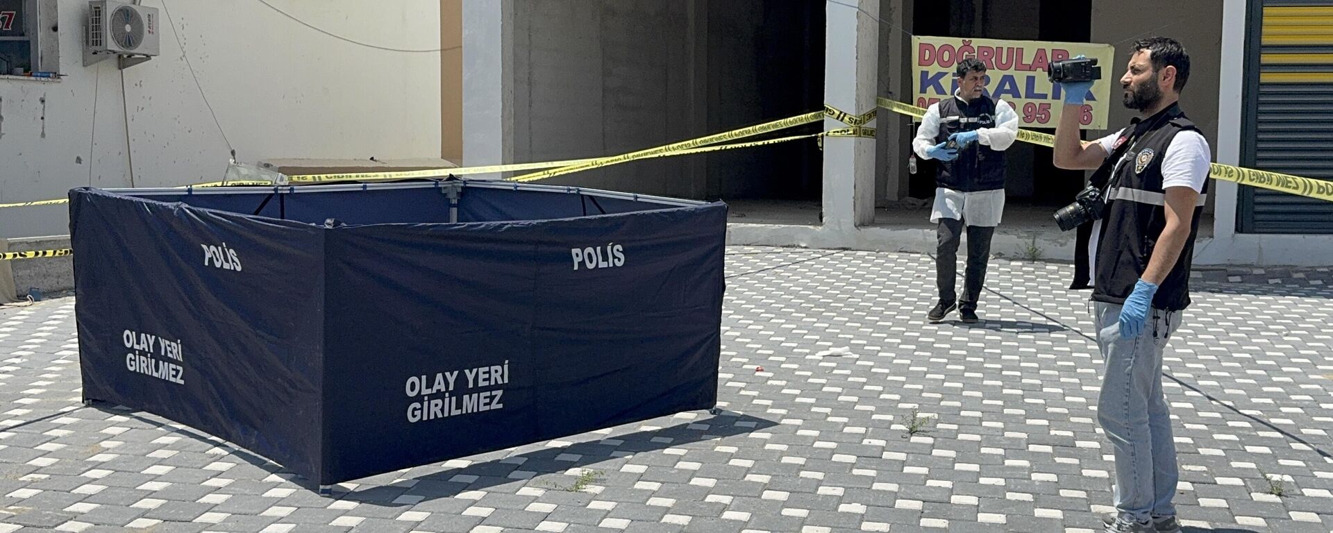 Adana'nın merkez Sarıçam ilçesinde bir kişi sokakta tartıştığı oğlunu tabancayla vurarak öldürdü - Sputnik Türkiye, 1920, 03.06.2026