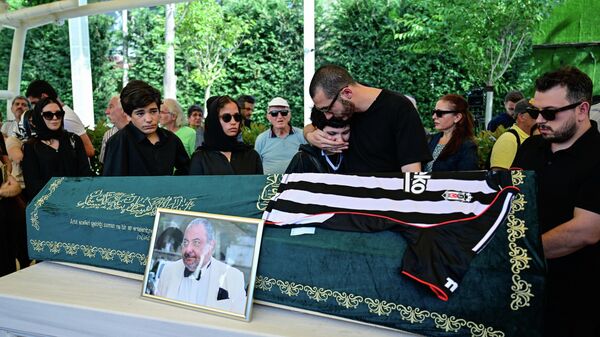Reha Muhtar son yolcuğuna uğurlandı - Sputnik Türkiye