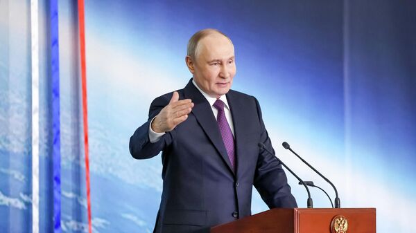 Putin, SPIEF’te kürsüye çıkıyor - Sputnik Türkiye