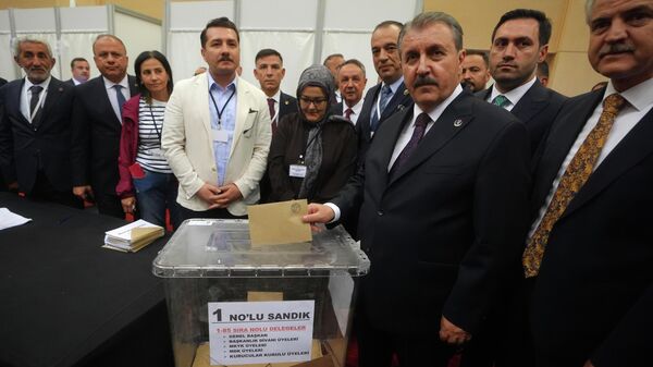 BBP Genel Başkanı Mustafa Destici, kurultayda oyunu kullandı - Sputnik Türkiye