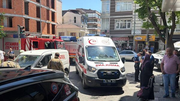 Küçükçekmece'de metruk binada çökme: 3 kişi yaralandı - Sputnik Türkiye