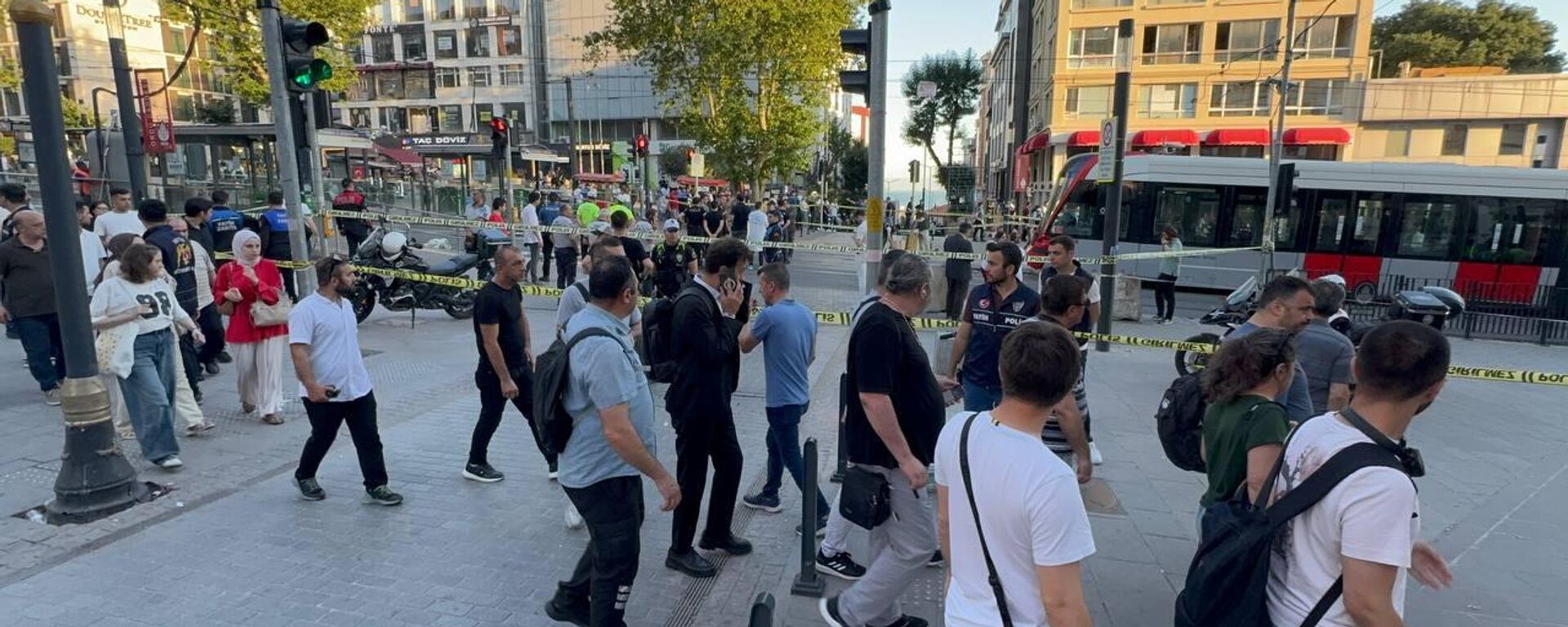 Kabataş-Bağcılar Tramvay Hattı'nda ilerleyen tramvay, Laleli durağında 6 yaşındaki çocuğa çarptı. Tramvayın altında kalan çocuk hayatını kaybetti - Sputnik Türkiye, 1920, 08.06.2026