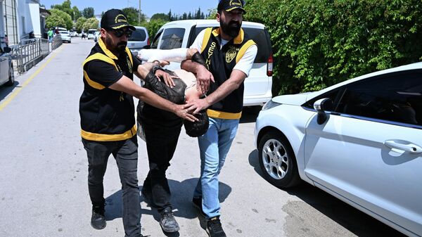Adana'da sokakta yürüyen kadına bıçaklı saldırı: Zanlıdan 'Görünce heyecanlandım' savunması - Sputnik Türkiye