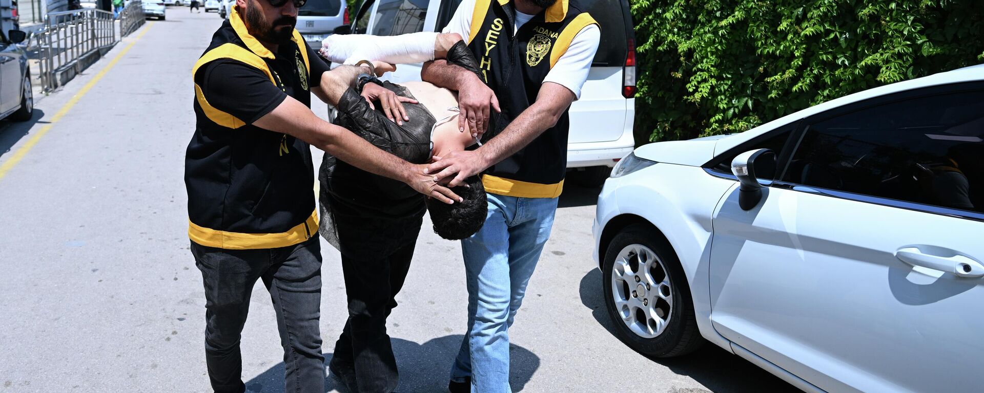 Adana'da sokakta yürüyen kadına bıçaklı saldırı: Zanlıdan 'Görünce heyecanlandım' savunması - Sputnik Türkiye, 1920, 10.06.2026