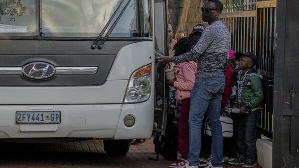 Nijeryalı düzensiz göçmenlerden oluşan ilk grup, Güney Afrika'dan tahliye ediliyor - Sputnik Türkiye