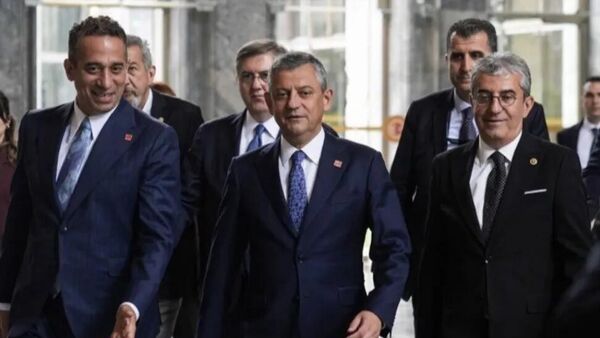 CHP'li Başarır ve Günaydın'ın grup başkanvekili ünvanları TBMM'nin internet sitesinden kaldırıldı - Sputnik Türkiye