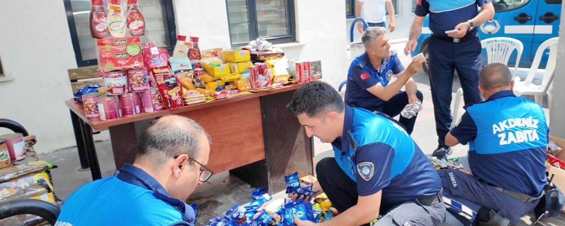 Mersin'de bir markette tarihi geçmiş 2 bin 110 ürüne el konuldu - Sputnik Türkiye, 1920, 12.06.2026