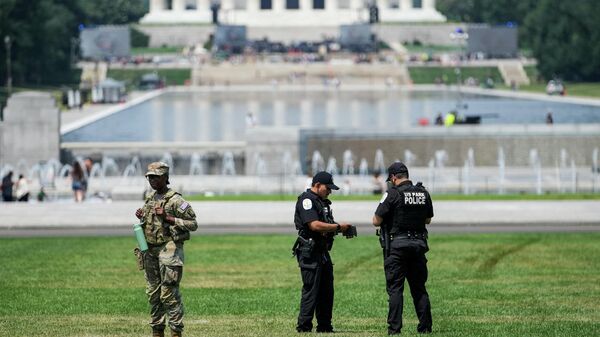 Beyaz Saray yakınındaki National Mall Parkı'na 86 47 yazılması üzerine soruşturma açıldı - Sputnik Türkiye