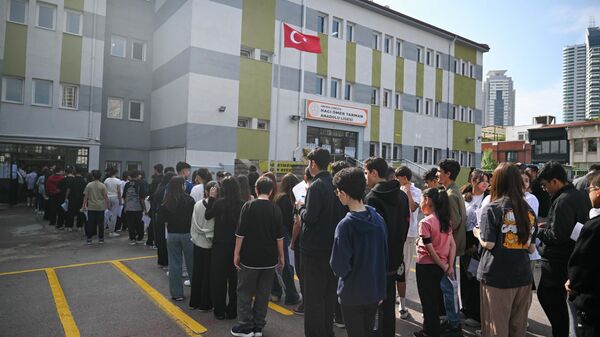 LGS maratonu başladı: 1 milyondan fazla öğrenci sınavda ter döküyor - Sputnik Türkiye