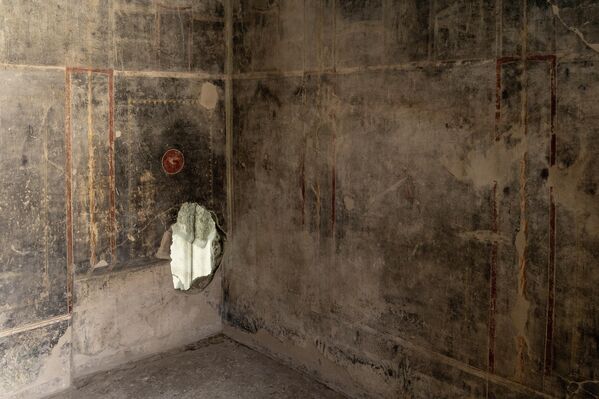 M.S. 79 yılında meydana gelen Vezüv Yanardağı patlamasıyla kül altında kalan Pompeii, dünyanın en iyi korunmuş antik kentlerinden biri olarak kabul ediliyor. UNESCO Dünya Mirası Listesi'nde yer alan arkeolojik alan, her yıl milyonlarca ziyaretçiyi ağırlıyor. - Sputnik Türkiye
