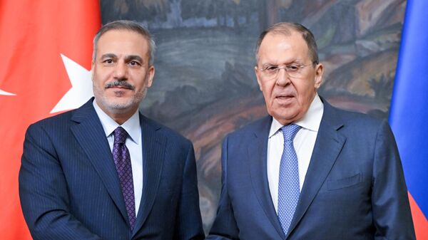 Fidan ve Lavrov basın toplantısı düzenliyor - Sputnik Türkiye