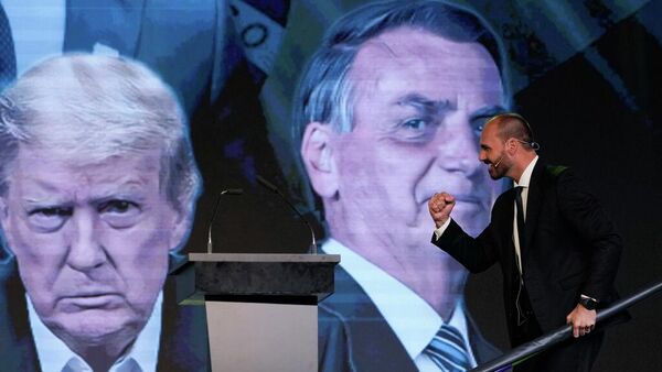 Bolsonaro'nun oğluna hapis cezası: Babası için ABD'den destek aradığı gerekçesiyle mahkum edildi - Sputnik Türkiye