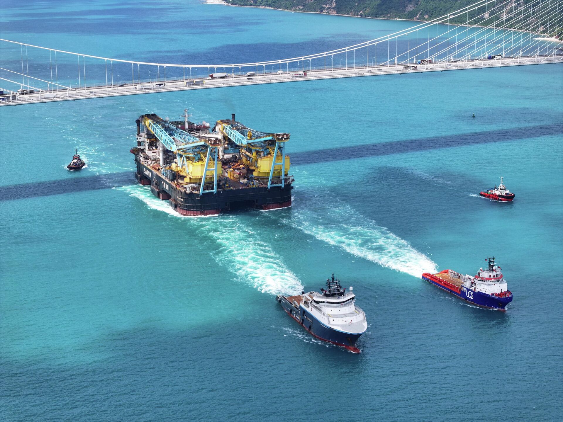 Saipem 7000 İstanbul Boğazı'ndan geçti  - Sputnik Türkiye, 1920, 17.06.2026