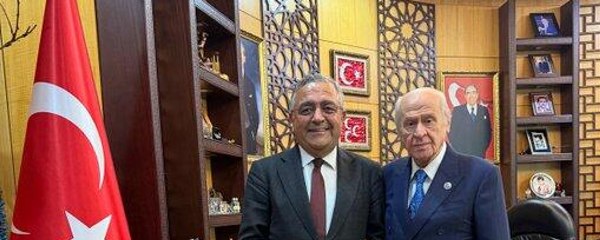 CHP Diyarbakır Milletvekili Sezgin Tanrıkulu ve MHP Genel Başkanı Devlet Bahçeli - Sputnik Türkiye, 1920, 17.06.2026