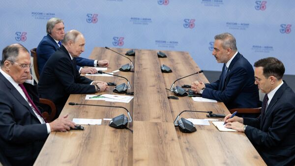 Dışişleri Bakanı Hakan Fidan, Rusya ziyareti kapsamında Kazan'da, Rusya Devlet Başkanı Vladimir Putin tarafından kabul edildi. Görüşmede, Rusya Dışişleri Bakanı Sergey Lavrov da yer aldı.  - Sputnik Türkiye