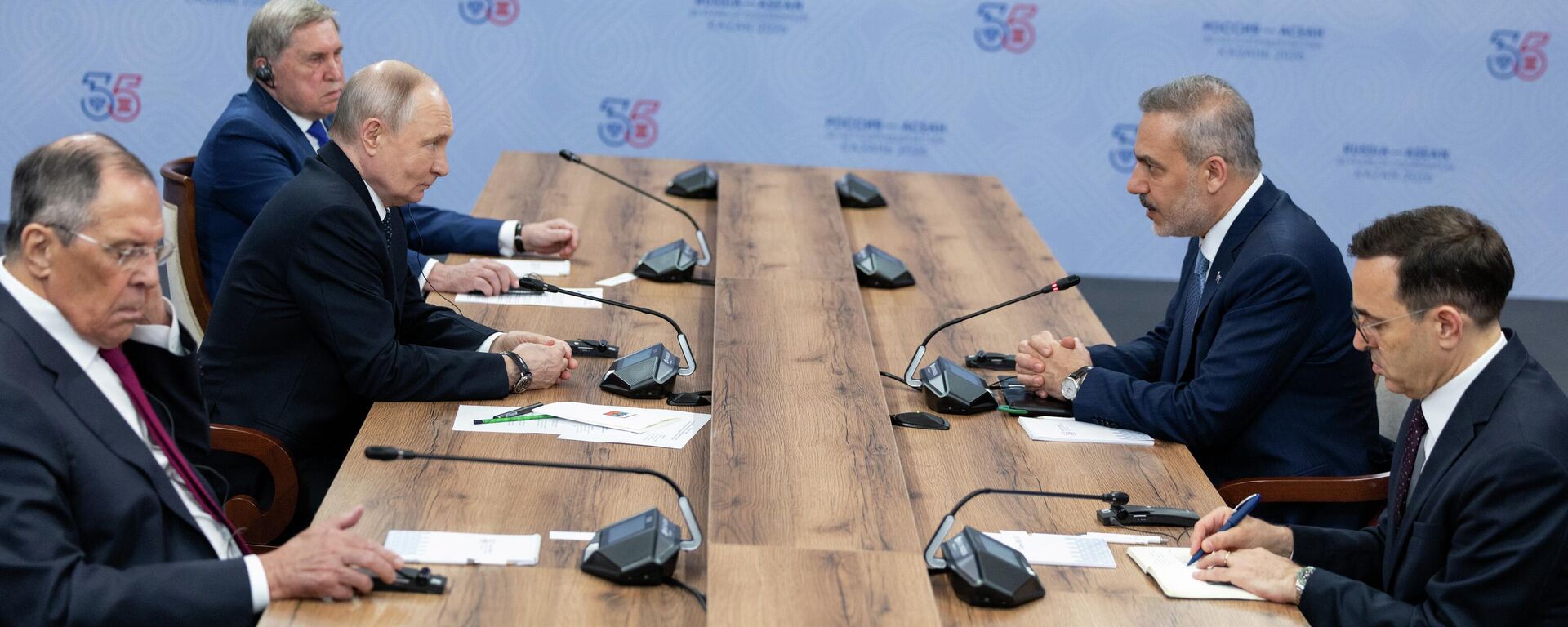 Dışişleri Bakanı Hakan Fidan, Rusya ziyareti kapsamında Kazan'da, Rusya Devlet Başkanı Vladimir Putin tarafından kabul edildi. Görüşmede, Rusya Dışişleri Bakanı Sergey Lavrov da yer aldı.  - Sputnik Türkiye, 1920, 17.06.2026