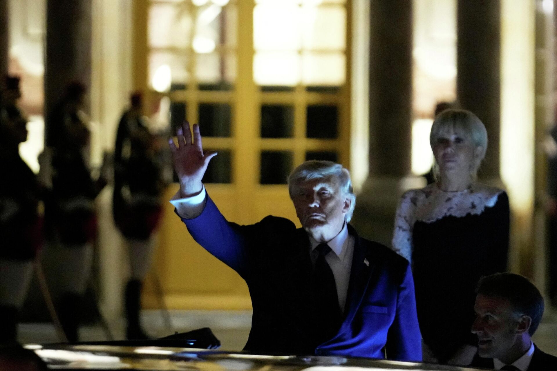 Fransa Cumhurbaşkanı Emmanuel Macron, ABD Başkanı Donald Trump'a Versailles Sarayı'nı gezdirdi - Sputnik Türkiye, 1920, 18.06.2026