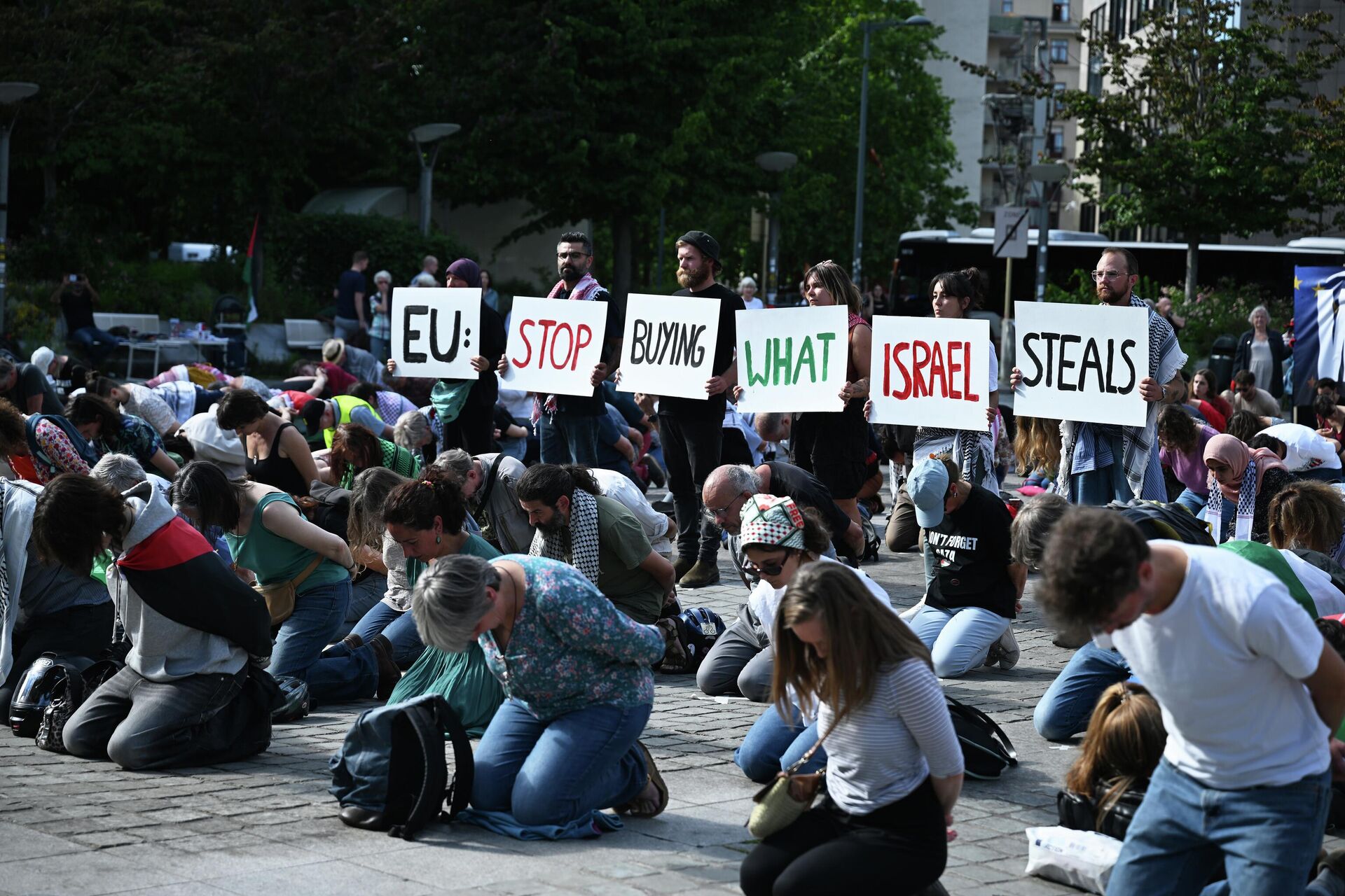 Brüksel'de AB'ye İsrail protestosu
 - Sputnik Türkiye, 1920, 18.06.2026