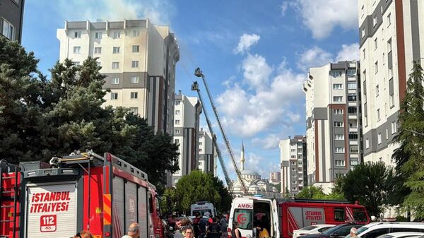 Küçükçekmece'de bina yangını - Sputnik Türkiye