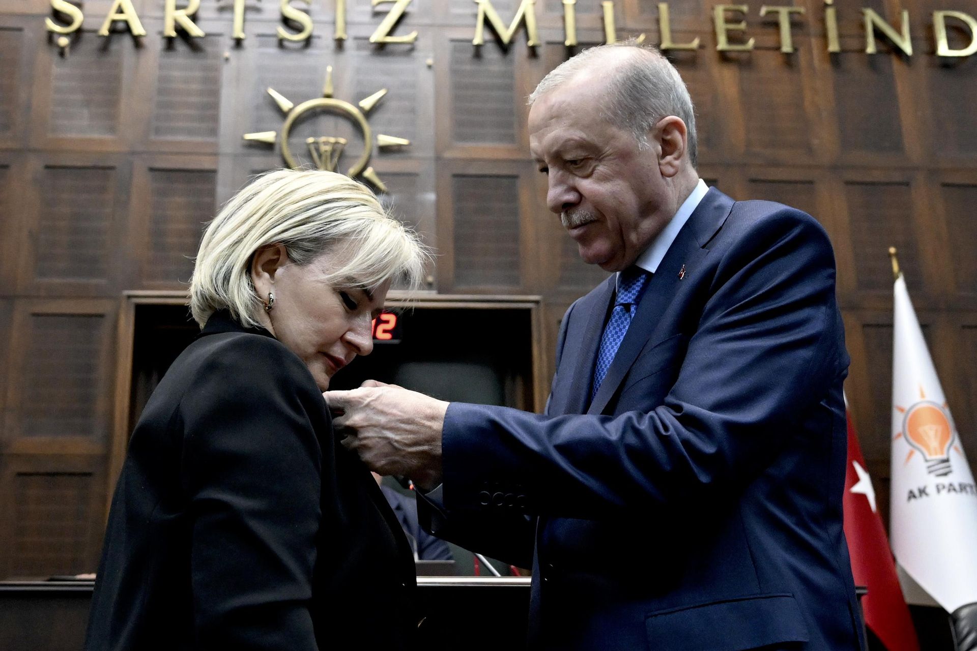 AK Parti'ye katılan İstanbul Milletvekili Nimet Özdemir - Sputnik Türkiye, 1920, 24.06.2026