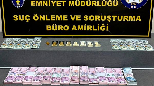 Kocaeli'nin İzmit ilçesinde ayarı düşürülmüş altınla kuyumcuları dolandırmaya çalışan 2 şüpheli yakalandı - Sputnik Türkiye
