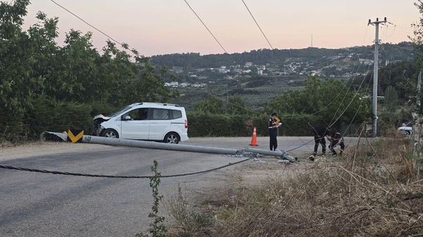 Bursa'da trafik kazasına yardım etmek isteyen kişi elektrik akımına kapılarak öldü - Sputnik Türkiye