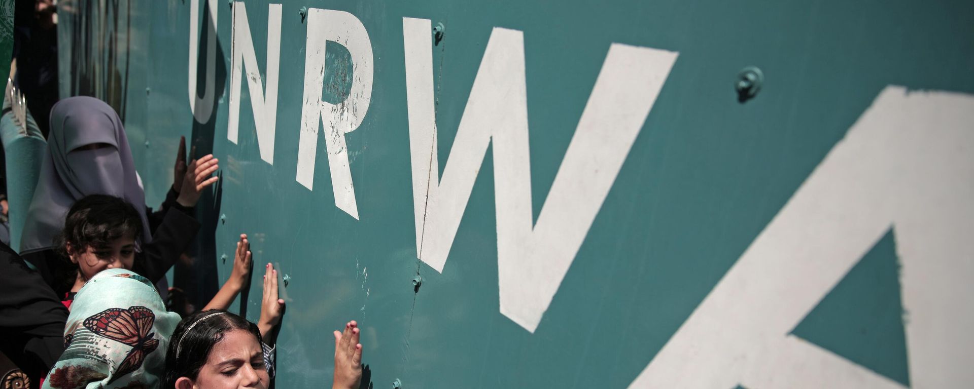 In this Sunday, Aug. 16, 2015 file photo, a Palestinian school girl chants slogans during a demonstration against an UNRWA funding gap that could keep about 500,000 Palestinian students out of school this fall, outside the UNRWA Gaza Headquarters in Gaza City. - Sputnik Türkiye, 1920, 01.07.2026