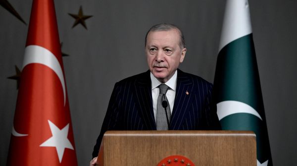 Cumhurbaşkanı Recep Tayyip Erdoğan (fotoğrafta) ile Pakistan Başbakanı Şahbaz Şerif, Vahdettin Köşkü'nde ortak basın toplantısı düzenledi. - Sputnik Türkiye