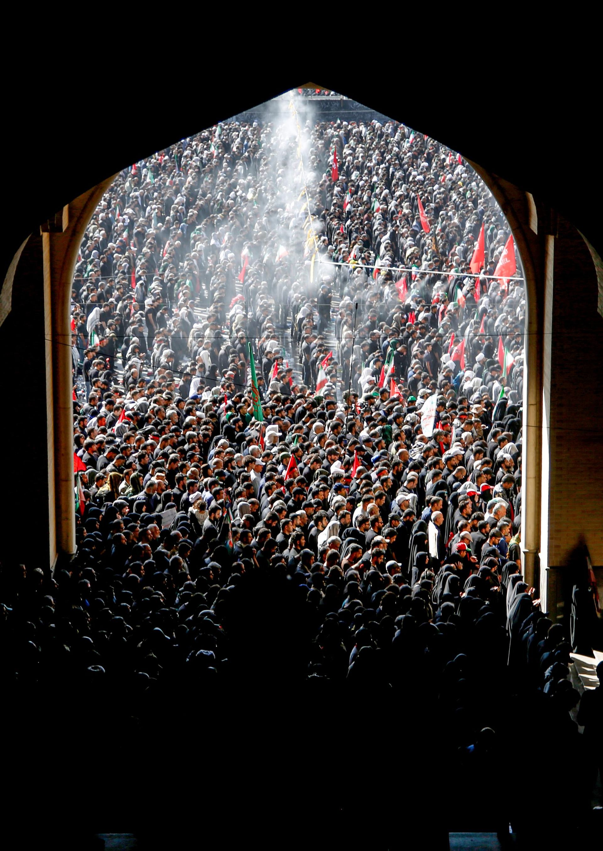Hamaney için Tahran'da cenaze namazı kılındı - Sputnik Türkiye, 1920, 05.07.2026
