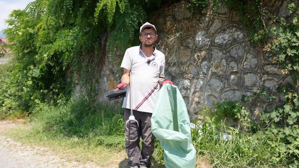 Temizlik işçisi yolda bulduğu altın dolu çantayı polise teslim etti - Sputnik Türkiye