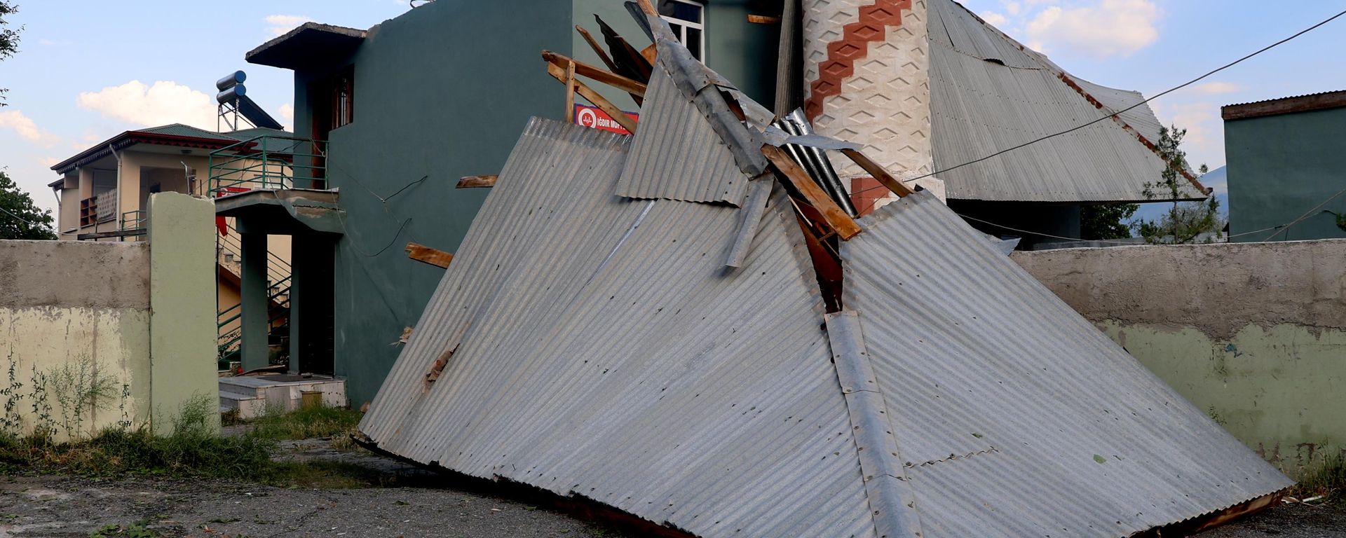 Iğdır'da fırtınada çatılar uçtu - Sputnik Türkiye, 1920, 06.07.2026