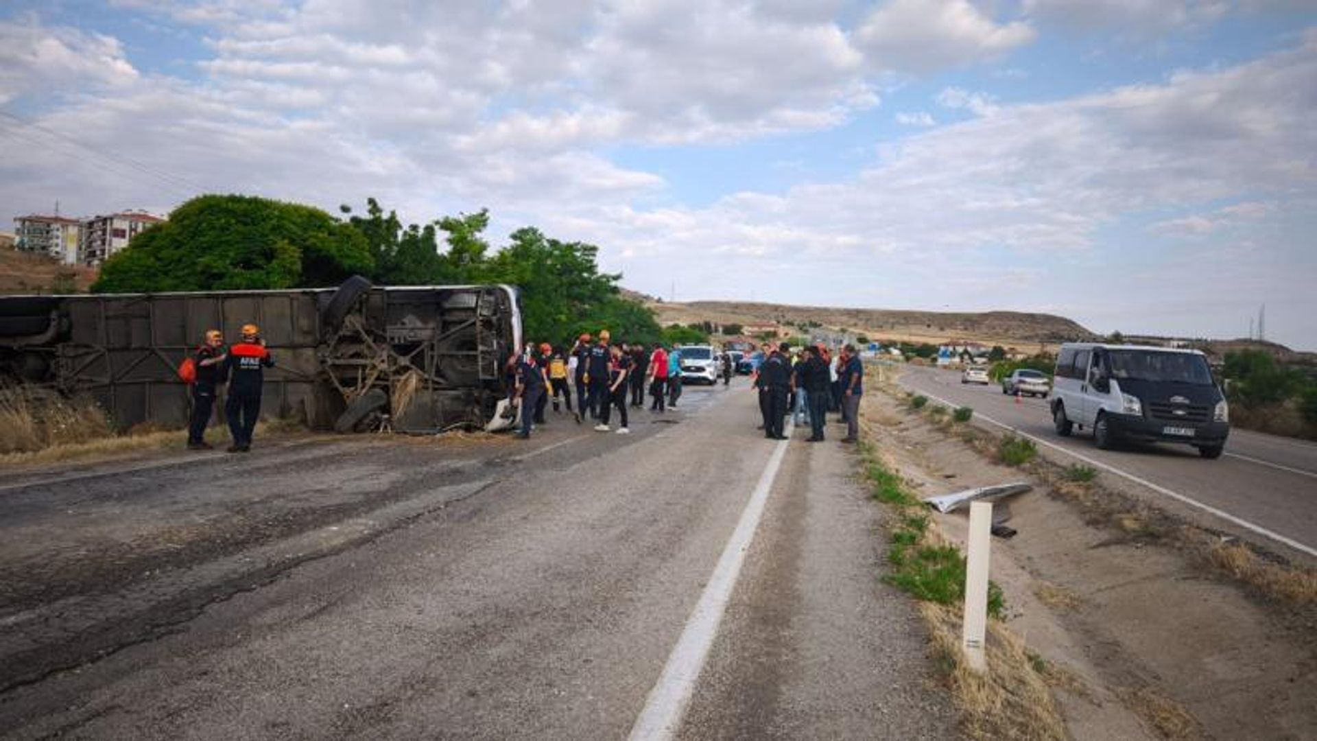 Yolcu otobüsü devrildi: 41 yaralı - Sputnik Türkiye, 1920, 07.07.2026