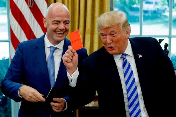 FIFA Başkanı Gianni Infantino ve ABD Başkanı Donald Trump, Beyaz Saray Oval Ofis'te, Washington, 28 Ağustos 2018 - Sputnik Türkiye