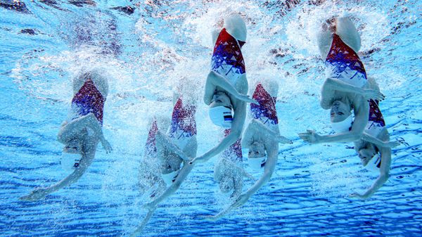 Rusya senkronize yüzme takımı sporcuları, Kazan'daki BRICS Oyunları'nda antrenman yapıyor - Sputnik Türkiye